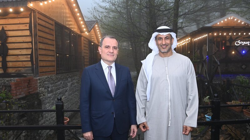 Ceyhun Bayramov BƏƏ dövlət nazirinin başçılıq etdiyi nümayəndə heyəti ilə görüşdü